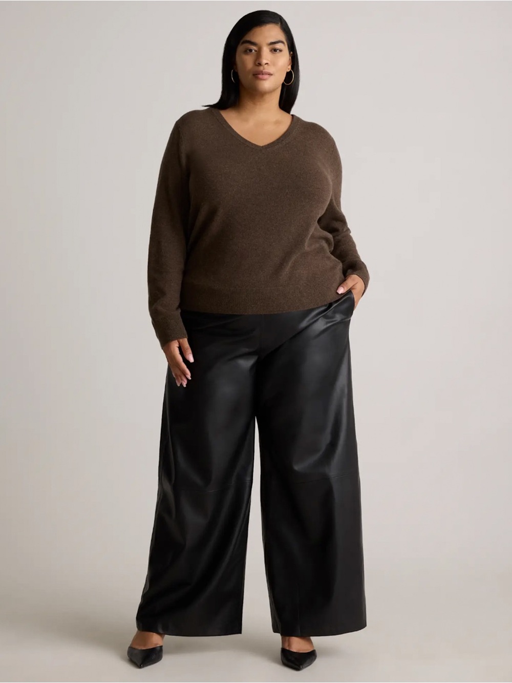 Quince - Mongolian Cashmere V-Neck Sweater - Brown